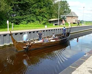 1200 Jahre Groensfurth Sigyn beim Schleusen